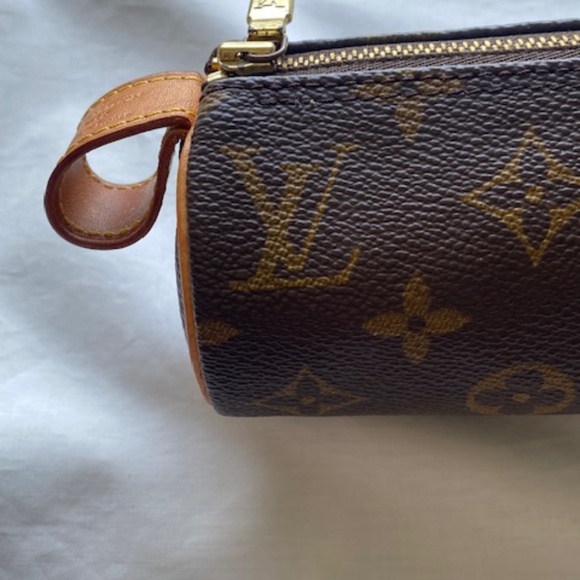 Vintage, LV Louis Vuitton Monogram Tootsie Roll Clutch - PRICED TO SELL QUICKLY - Picture 8 of 10
